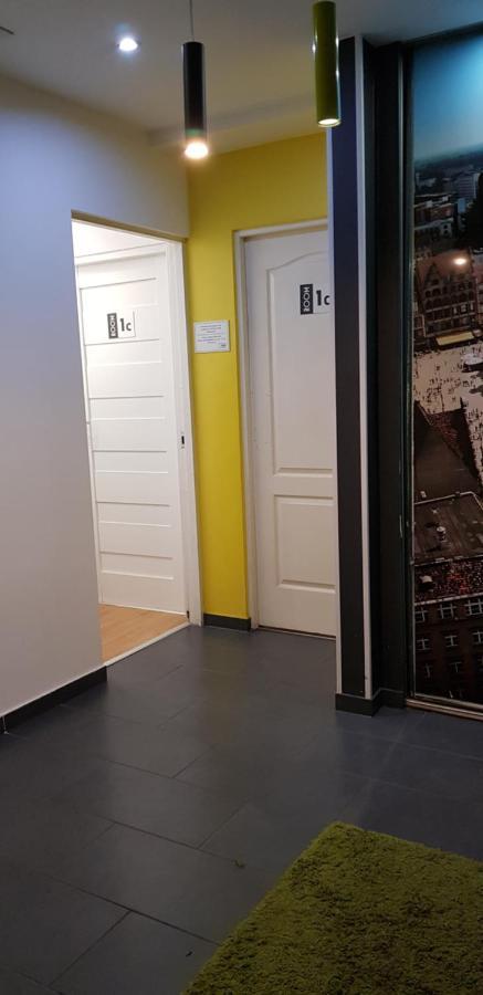 W Rynku Vandrehjem Wrocław Eksteriør billede